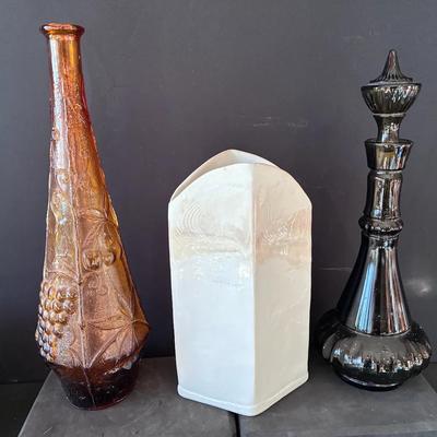 Sale Photo Thumbnail #71: Jim Beam 1964 “I Dream of Jeanie” Bottle, Signed Vase, Gold Decorative Bottle