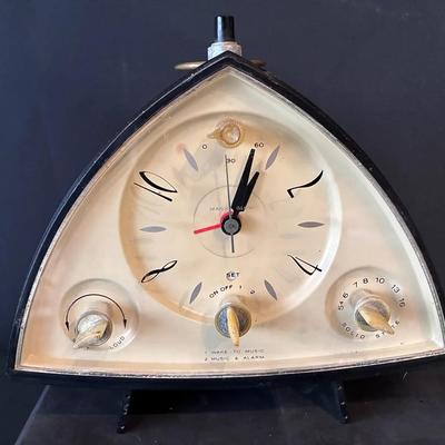 Sale Photo Thumbnail #25: Silvertone Magic Glow Clock Radio