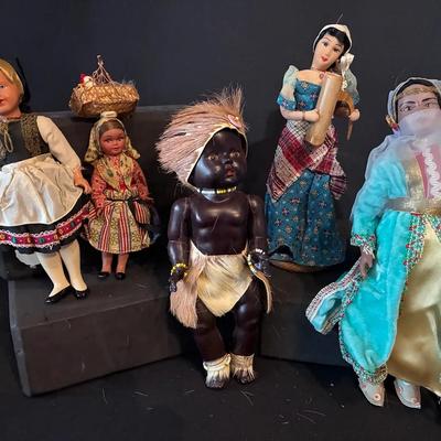 Sale Photo Thumbnail #47: Dolls From Around The World