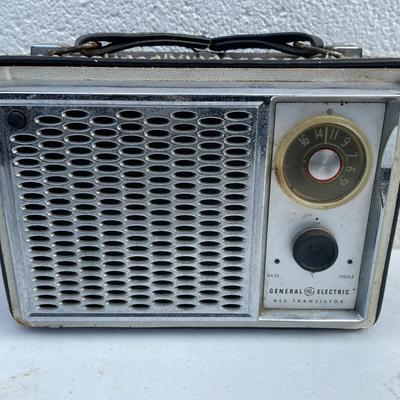 Vintage 1960s General Electric Transistor Radio