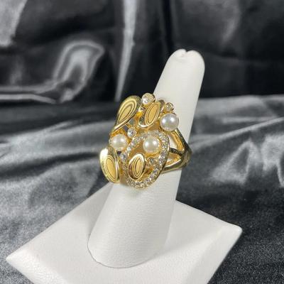 New Gold Toned Large Fashion Ring With Pearls And Rhinestones