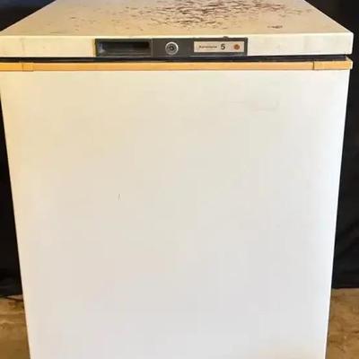 Kenmore 5 Cubic Foot Chest Freezer. 