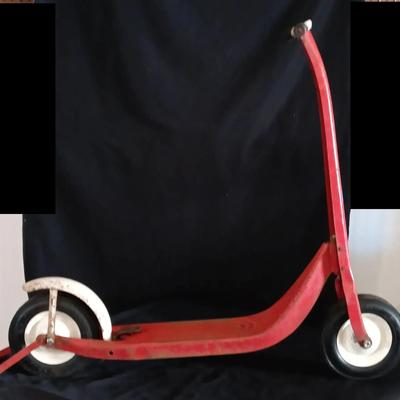 Vintage Radio Line Red Metal Push Scooter