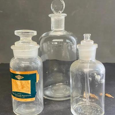 Laboratory Glass Reagent Bottles With Glass Pipette 