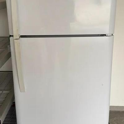 Sale Photo Thumbnail #25: Sears Kenmore top-freezer refrigerator