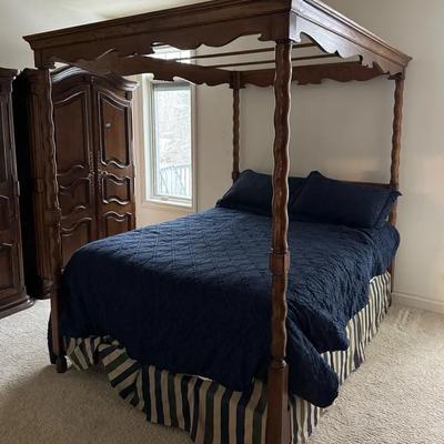 Sale Photo Thumbnail #30: Queen Size Canopy Bed