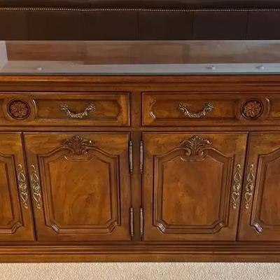 Sale Photo Thumbnail #45: Henredon Sideboard Buffet