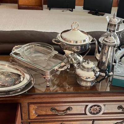 Sale Photo Thumbnail #44: Tableware for Special Occasions