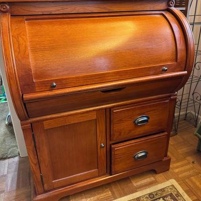 Oak Roll-Top Desk / Secretary Cabinet – Traditional Style