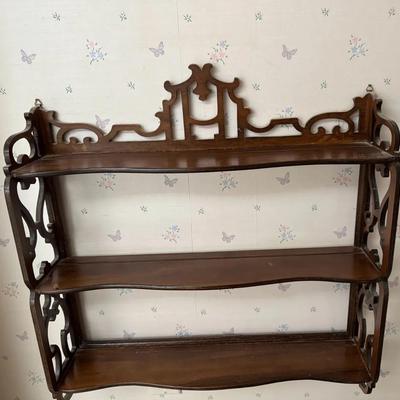 Victorian-style wall shelf / hanging étagère