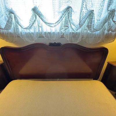 Vintage Full Size Bed (mattress not included)