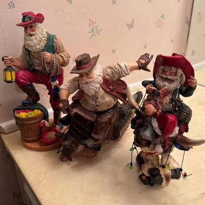 “Set of 3 Rustic Folk-Art Santa Claus Figurines – Whimsical Holiday Decor”