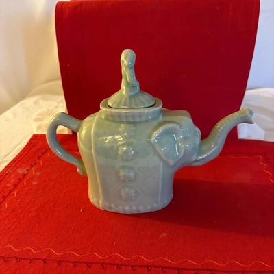 Vintage Elephant Teapot with Lid – Glossy Celadon-Style Ceramic