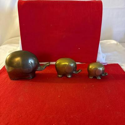 Vintage Solid Brass Elephant Family Figurines – Set of Three