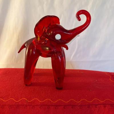 Authentic Murano hand-blown art glass elephant figurine Likely mid- to late-20th century