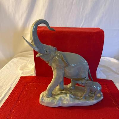Lladró Porcelain Elephant & Calf Figurine – Handmade in Spain”