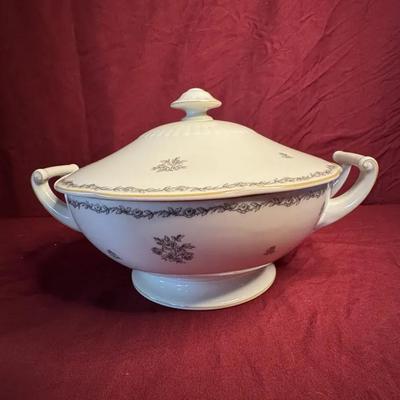 “Tirschenreuth Bavaria Covered Vegetable Bowl w/Lid – Mid-Century German Porcelain”