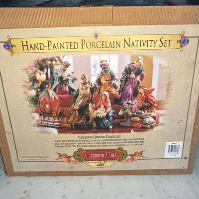 Grandeur Noel Hand-Painted Porcelain Nativity Set 2003 