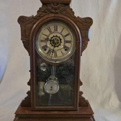 Vintage Windup Mantle Clock