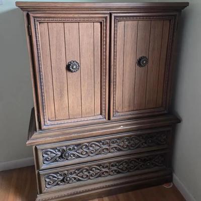 Johnson Carper 5 Drawer Dresser