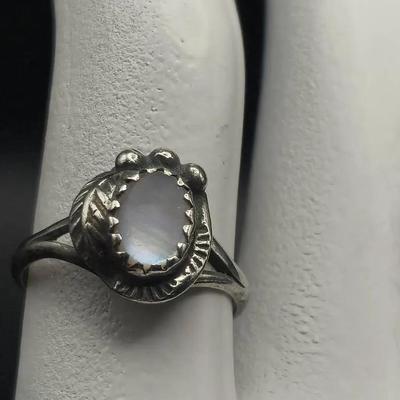 Vintage Sterling Silver Mother Of Pearl Ring Size 4
