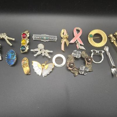 Vintage Brooches/Pins Lot