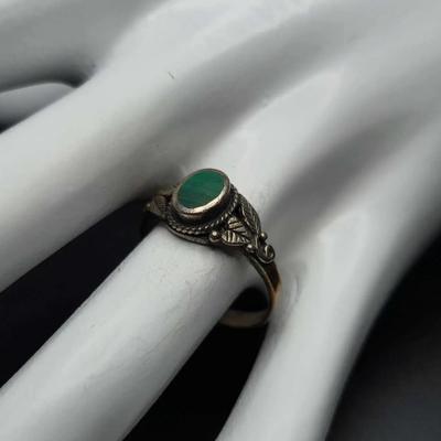 Sterling Silver Green Stone Ring Size 8