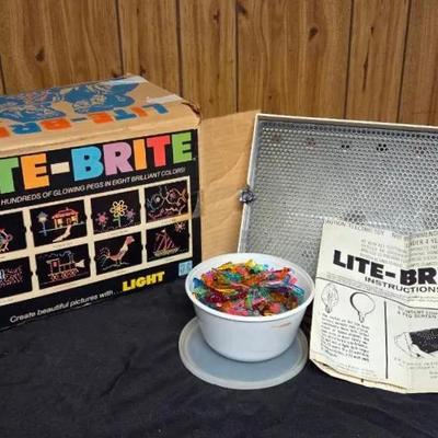 Vintage Toy: Lite-Brite Playset With Paper And Patterns