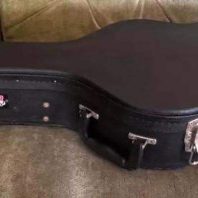 EFF136 - GATOR Hard Guitar Case 