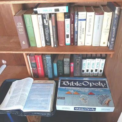 EFF123 Bible & Christian Book Collection
