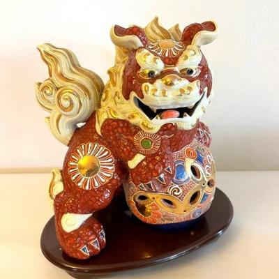 EFF010 Japanese Kutani Ware, Hand Painted Lion on a Ball Ceramic