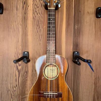 EFF035 Alulu 8-Stringed Ukulele with Wall Mount