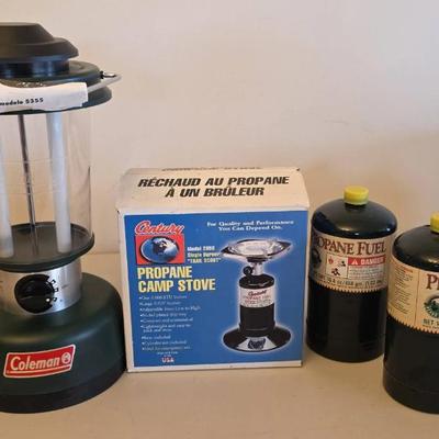 EFF149 - Propane Camp Stove and Coleman Battery Operated Lantern 