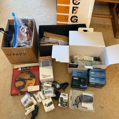 EFF066 Ukulele and Guitar Accessories 