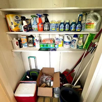 EFF148 Huge Lot Of Cleaning And Kitchen Supplies