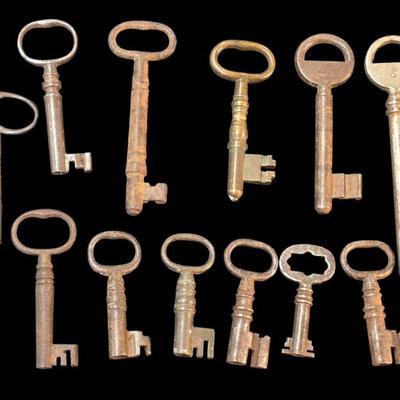 Sale Photo Thumbnail #48: Antique Key lot