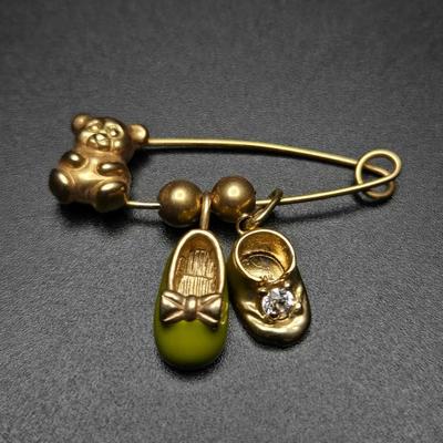 14KT Gold Baby Shoes And Pin Made In Italy 