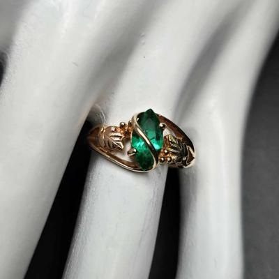 10K Gold Emerald Ring Size 7.5
