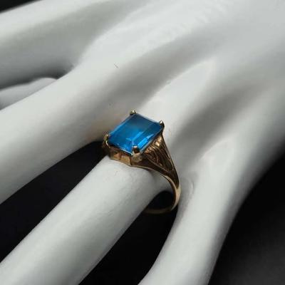 10KT Aquamarine Ring Size 8.25