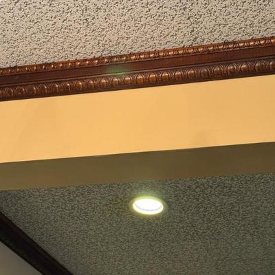 Sale Photo Thumbnail #16: Crown molding