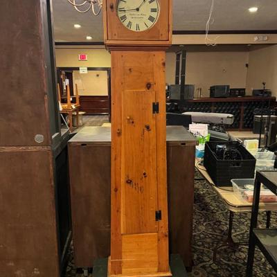 Sale Photo Thumbnail #35: Shaker clock