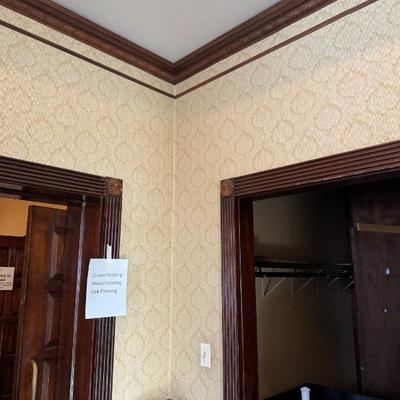 Sale Photo Thumbnail #17: Crown molding