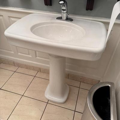 Sale Photo Thumbnail #24:  Pedistal sinks