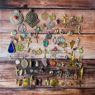 Jewelry and vintage jewelry / Pendants
