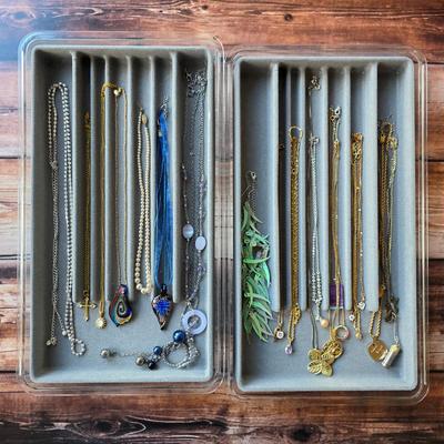 Jewelry and vintage jewelry / Necklaces