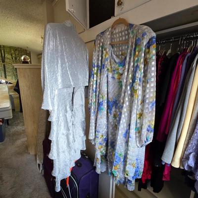 Women's clothing and vintage clothing