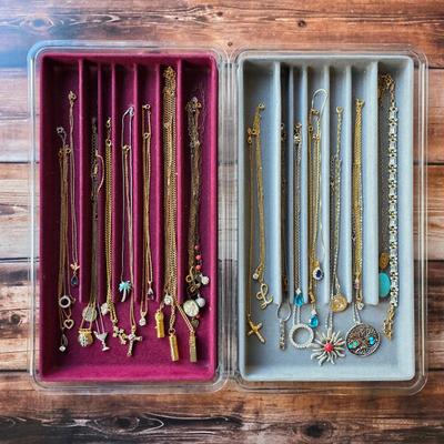 Jewelry and vintage jewelry / Necklaces