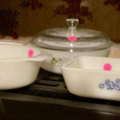 Pyrex casseroles 