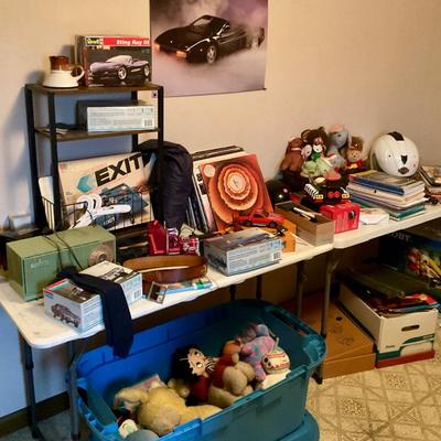 Sale Photo Thumbnail #19: Vintage toys and records