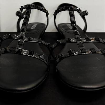 Vaneli Black Studded Sandals Women’s 7.5 N Leather T-Strap